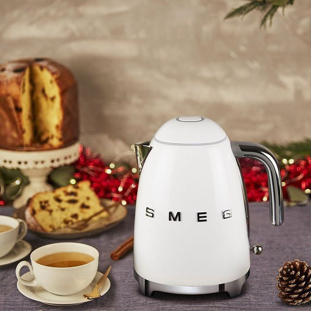 کتری برقی اسمگ SMEG رنگ سفید