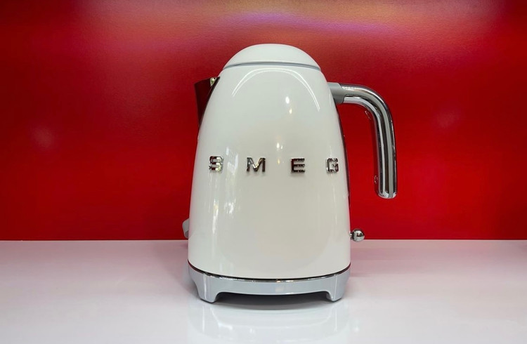 کتری برقی اسمگ SMEG رنگ سفید